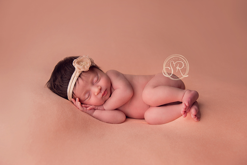infant photography near me. seattle eastside newborn photographer, newborn and baby photographer, newborn baby photographers near me, newborn professional pictures, top portrait photographers, great portrait photographers, newborn, new baby pics, natural baby photos