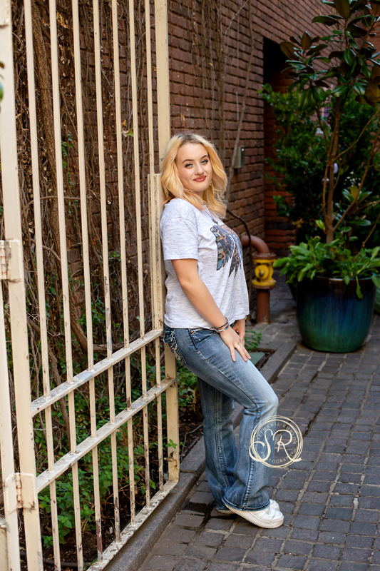 Senior girl photo session in downtown Fort Worth. 