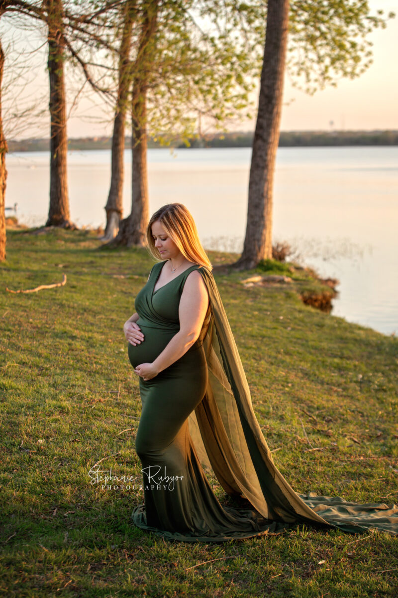 Pregnant mother to be at sunset by the lake in Saginaw maternity photo session.