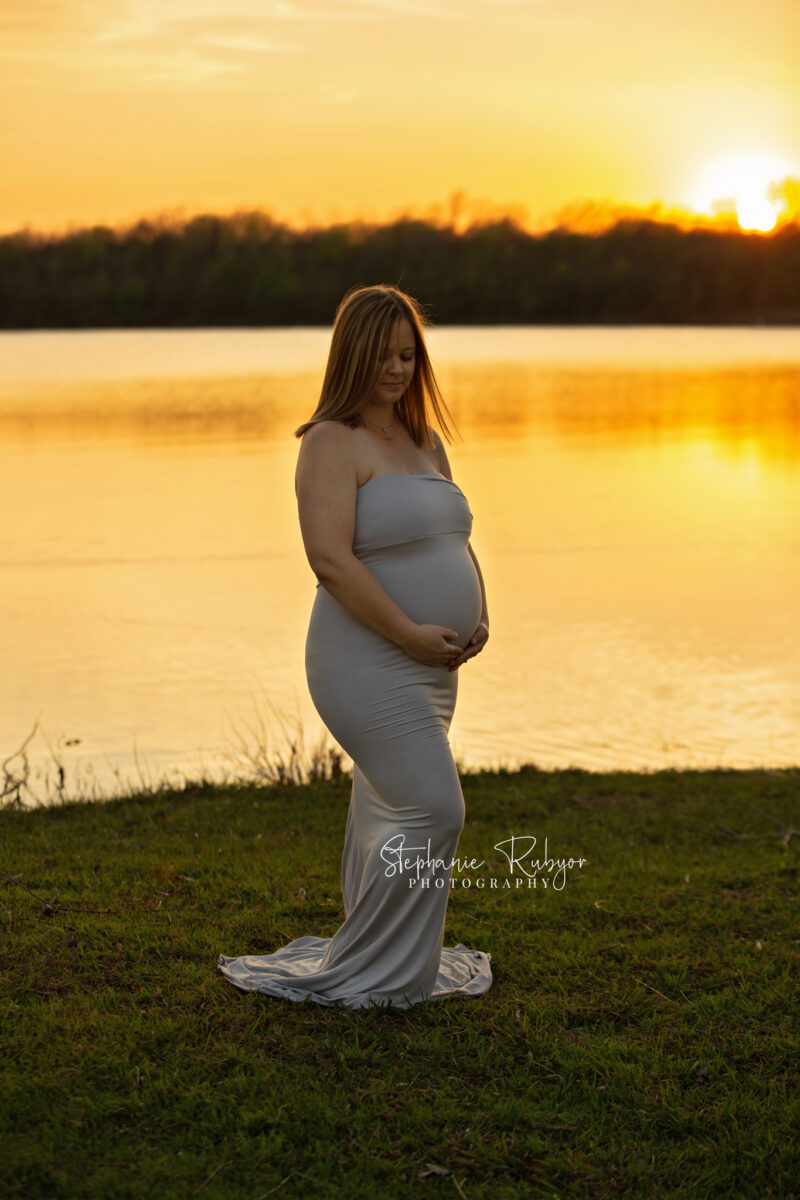 Pregnant mother to be at sunset by the lake in Saginaw maternity photo session. 