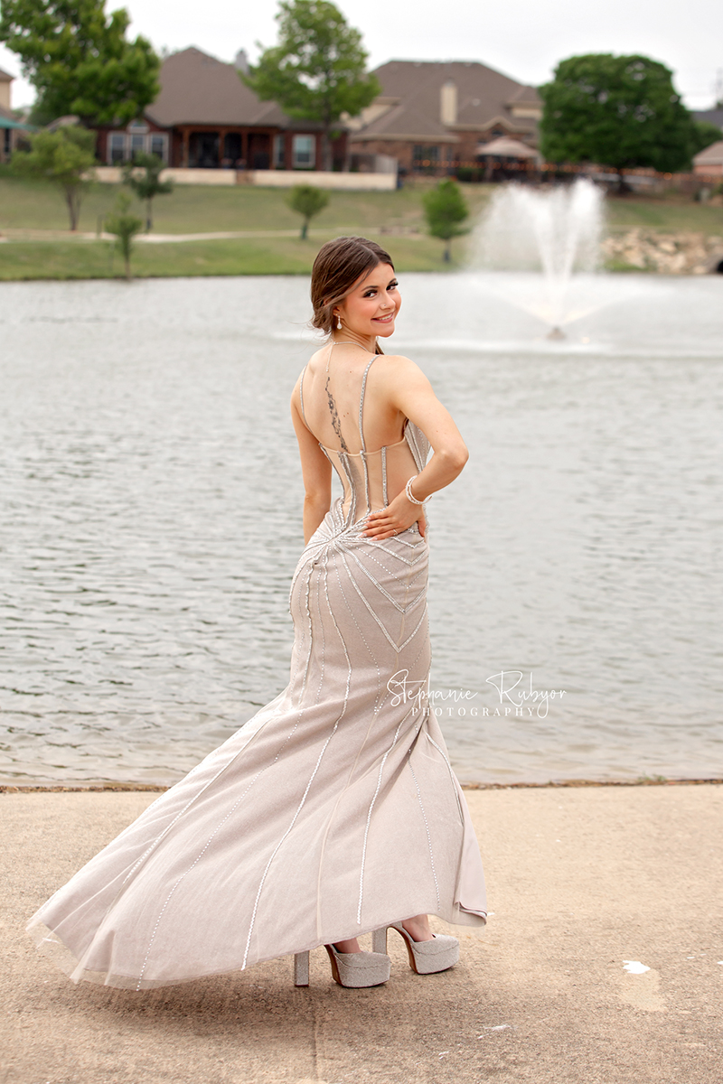 High school prom photo session at a lake in Fort Worth Texas. 