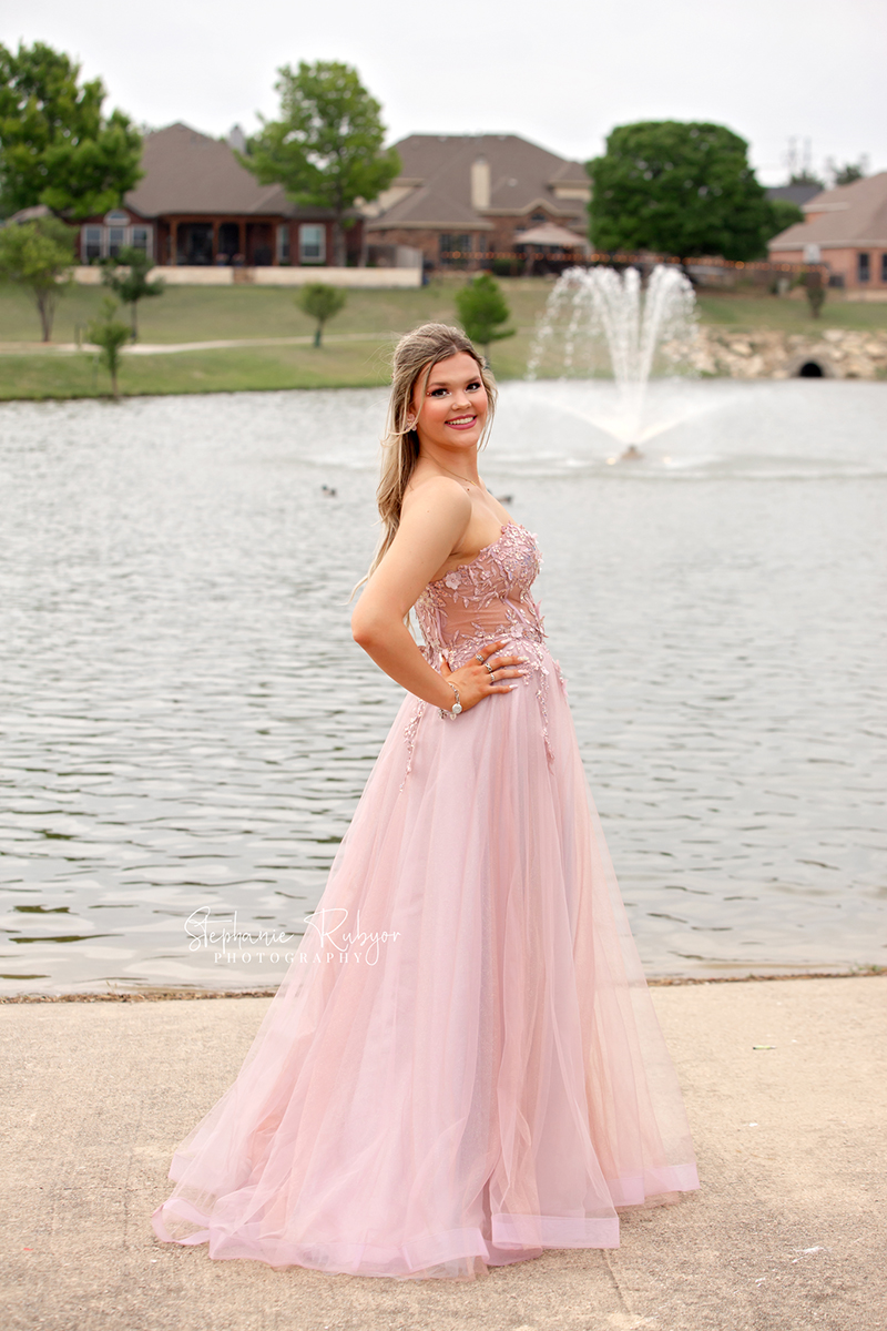 High school prom photo session at a lake in Fort Worth Texas. 