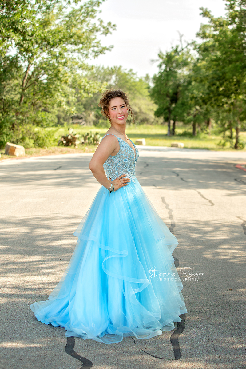 High school prom photo session at a park in Saginaw Texas. 