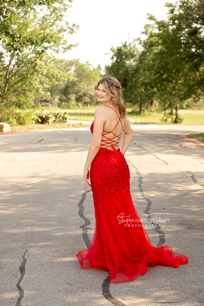 High school prom photo session at a park in Saginaw Texas. 