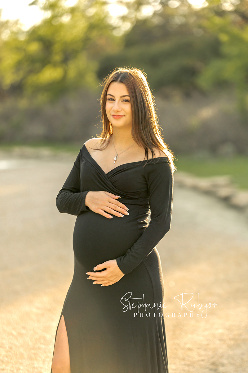 Rebecca posing for a maternity photography session at the park in Fort Worth, Texas. 
