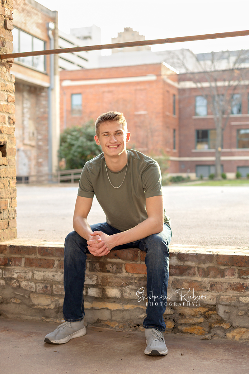 Senior photo session at Sundance Square in Fort Worth. 